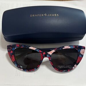 New Draper James floral cats eye sunglasses with  Midnight Blue Eyewear case